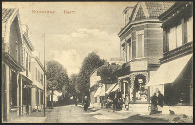 16837 Gezicht in de Nieuwstraat te Baarn.